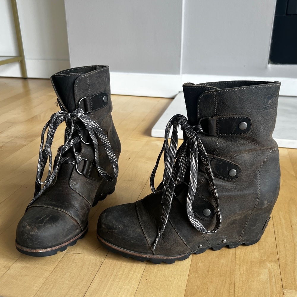 Sorel Joan of Arctic Women’s Winter boot size 8